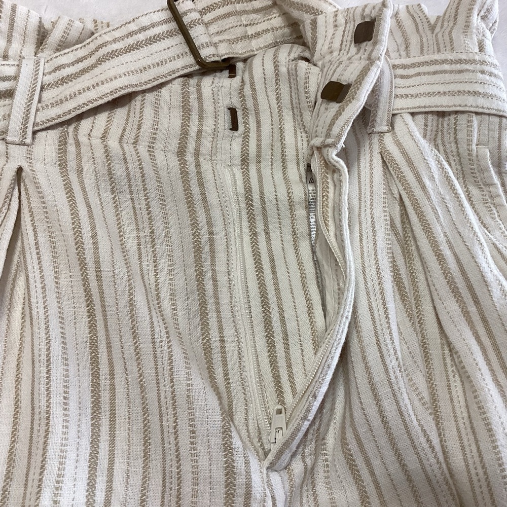 Banana Republic Factory Linen Blend Striped High-Waisted Shorts with Belt 4 - Picture 4 of 9